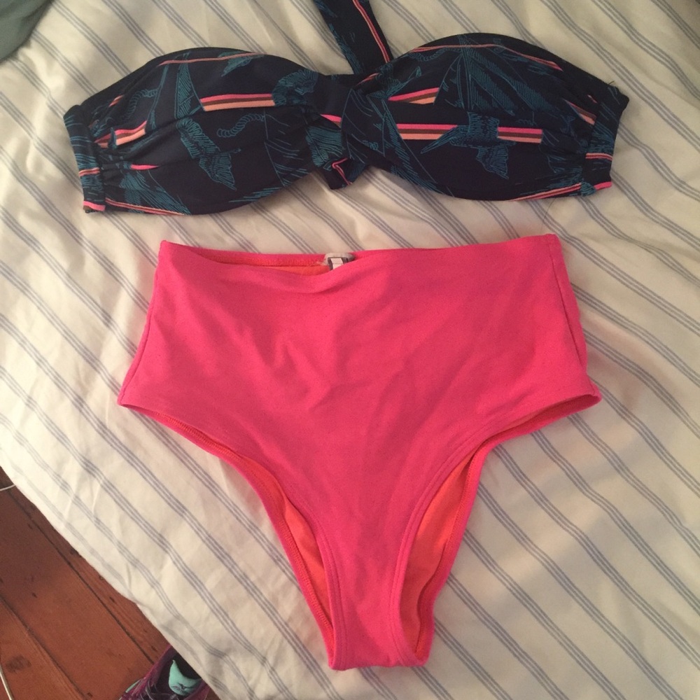 Body Glove Brand Strapless Tie Bandeau Top